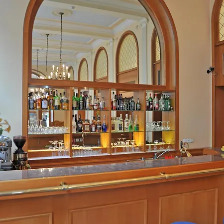 Opera Szálloda 4*