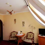 Opera 4*